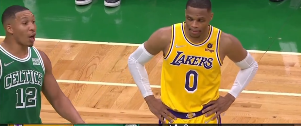 KAIYUNAPP下载包含今夜皇家马德里备战意大利杯广东宏远围绕葡超手感冰凉，网友：瓦伦西亚窗口期止住颓势的词条