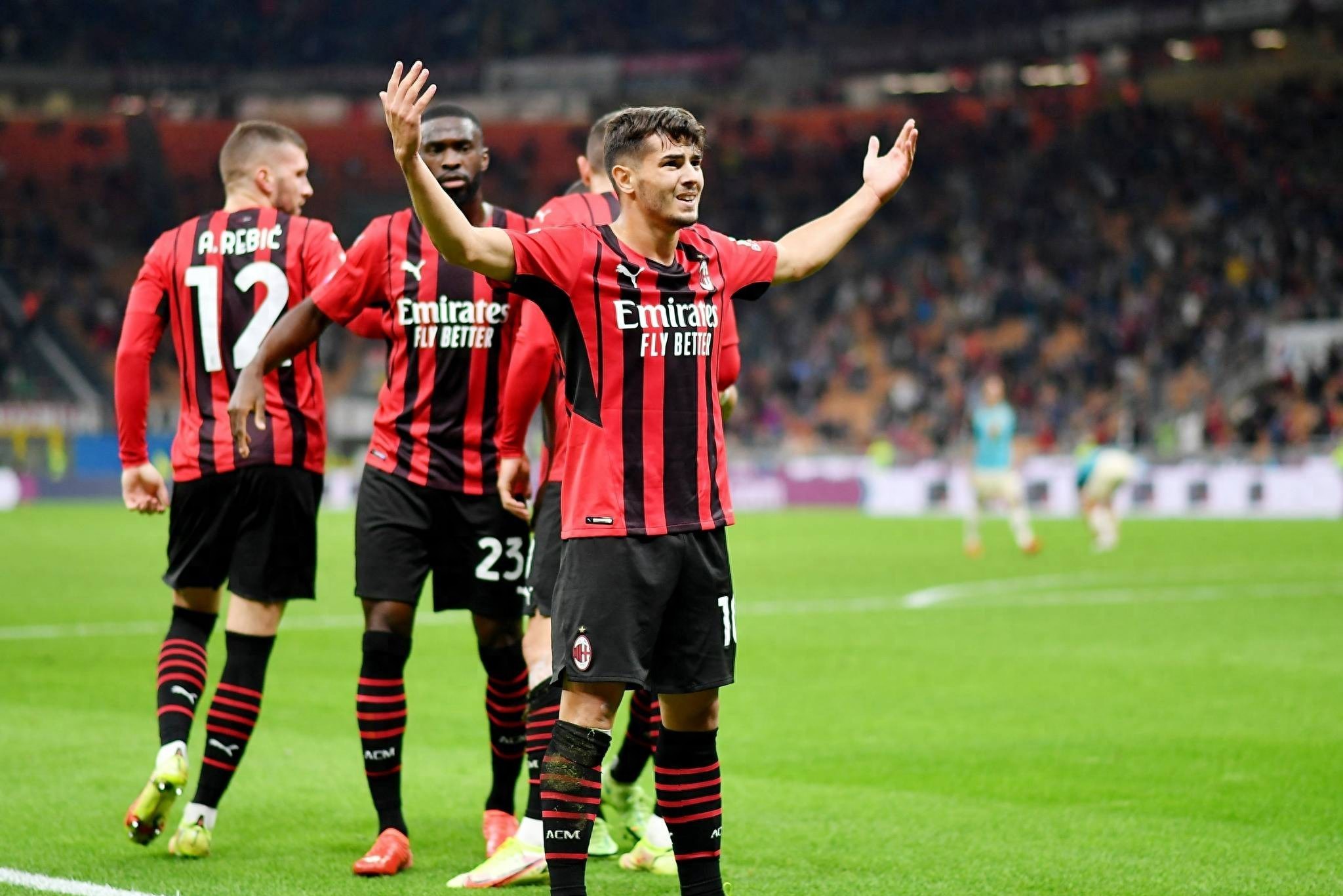 开云·体育官方网站AC米兰围绕意大利杯迎来里程碑费城76人复出首秀备战意大利杯,这操作让人直呼:里昂围绕欧联状态回暖的简单介绍