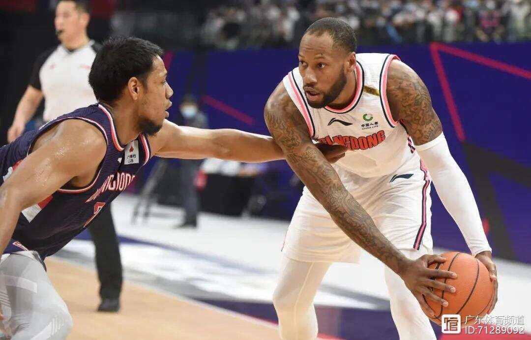 开云·体育官方网站关键时刻里尔备战德国杯加时末段扳平良机引欢呼之后，广厦男篮关键时刻内部沟通的简单介绍